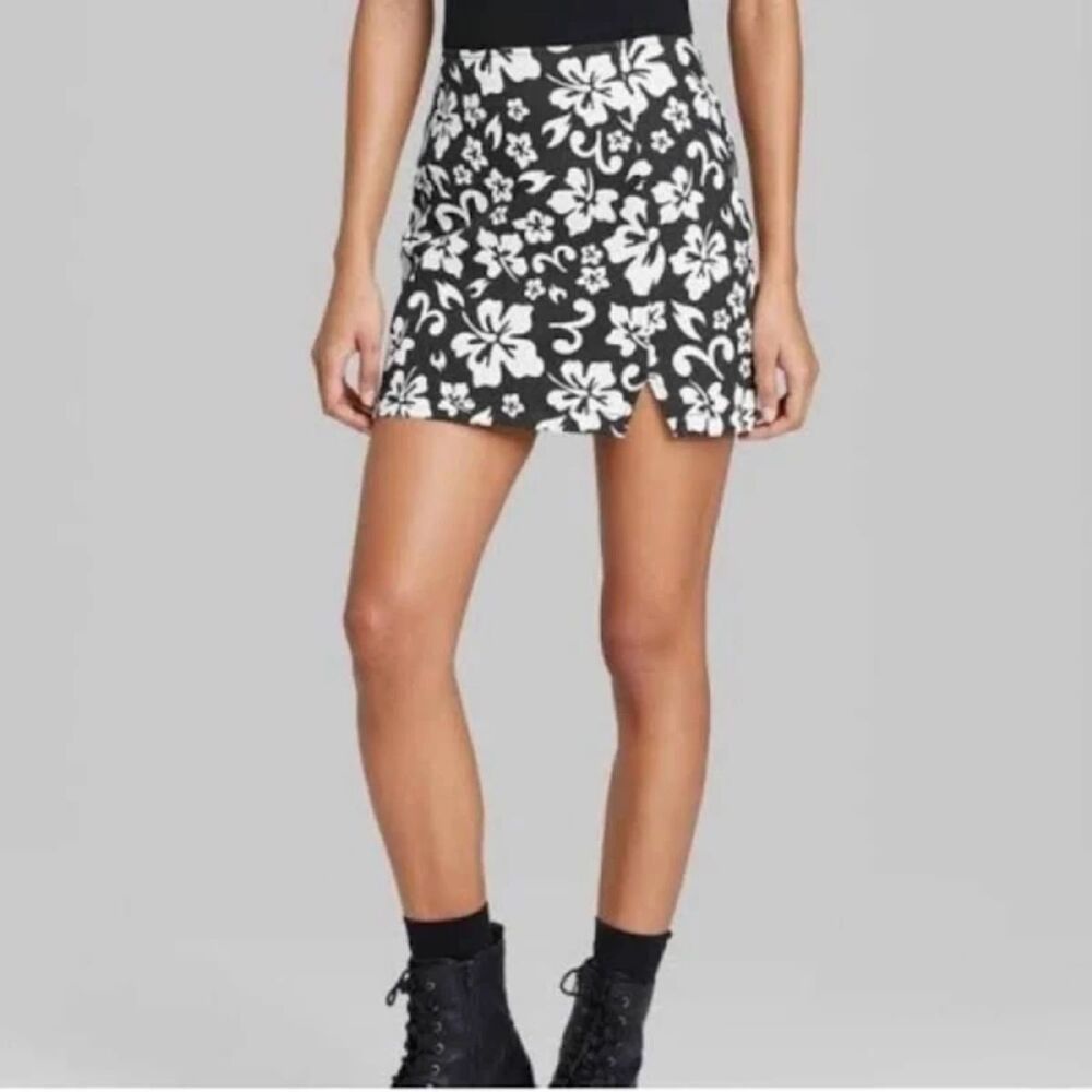 Wild Fable Skirt Women's Short Floral Print Black White Size 4 NWT